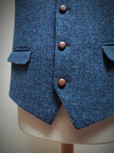 Charger l'image dans la galerie, Harris Tweed X Carl Gross gilet bleu en pure laine vierge 54