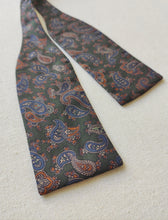 Charger l'image dans la galerie, Noeud papillon vert vintage en soie à motif paisley
