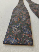 Charger l'image dans la galerie, Noeud papillon vert vintage en soie à motif paisley