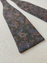 Charger l'image dans la galerie, Noeud papillon vert vintage en soie à motif paisley