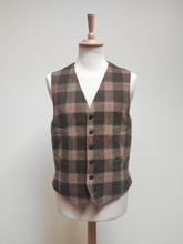 Charger l'image dans la galerie, Paul Smith gilet à carreaux en laine Made in Belgium 52