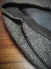 Charger l'image dans la galerie, Casquette en laine à chevrons Made in Italy Taille 59