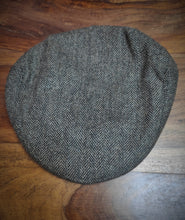 Charger l'image dans la galerie, Casquette en laine à chevrons Made in Italy Taille 59