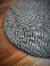 Charger l'image dans la galerie, Casquette en laine à chevrons Made in Italy Taille 59