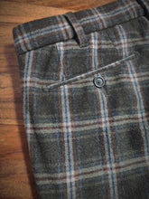 Afbeelding in Gallery-weergave laden, Henry Cotton's pantalon en laine à carreaux 46