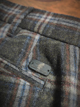 Afbeelding in Gallery-weergave laden, Henry Cotton's pantalon en laine à carreaux 46