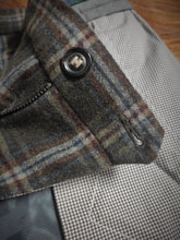 Afbeelding in Gallery-weergave laden, Henry Cotton's pantalon en laine à carreaux 46