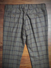 Afbeelding in Gallery-weergave laden, Laboratori Italiani pantalon à carreaux en laine et cachemire 52