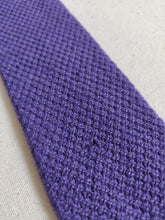 Carica l'immagine nel visualizzatore di Gallery, Rosa & Teixeira cravate violette à bout carré 100% cachemire