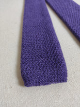 Carica l'immagine nel visualizzatore di Gallery, Rosa & Teixeira cravate violette à bout carré 100% cachemire