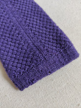 Carica l'immagine nel visualizzatore di Gallery, Rosa & Teixeira cravate violette à bout carré 100% cachemire