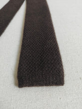 Carica l'immagine nel visualizzatore di Gallery, Rosa & Teixeira cravate marron à bout carré en laine et cachemire