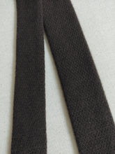 Carica l'immagine nel visualizzatore di Gallery, Rosa & Teixeira cravate marron à bout carré en laine et cachemire