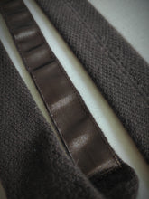 Carica l'immagine nel visualizzatore di Gallery, Rosa & Teixeira cravate marron à bout carré en laine et cachemire