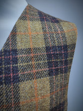 Afbeelding in Gallery-weergave laden, De Fursac X Harris Tweed gilet à carreaux en pure laine 54/56