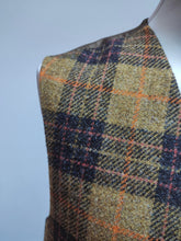 Afbeelding in Gallery-weergave laden, De Fursac X Harris Tweed gilet à carreaux en pure laine 54/56
