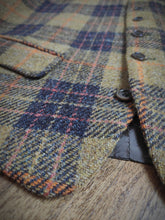 Afbeelding in Gallery-weergave laden, De Fursac X Harris Tweed gilet à carreaux en pure laine 54/56