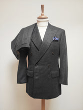 Afbeelding in Gallery-weergave laden, Façonnable costume croisé gris en laine et cachemire 46