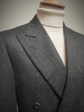 Afbeelding in Gallery-weergave laden, Façonnable costume croisé gris en laine et cachemire 46