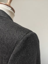 Afbeelding in Gallery-weergave laden, Façonnable costume croisé gris en laine et cachemire 46