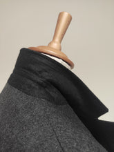 Afbeelding in Gallery-weergave laden, Façonnable costume croisé gris en laine et cachemire 46