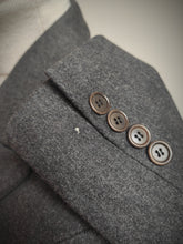 Afbeelding in Gallery-weergave laden, Façonnable costume croisé gris en laine et cachemire 46