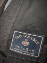 Afbeelding in Gallery-weergave laden, Façonnable costume croisé gris en laine et cachemire 46