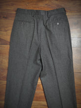 Afbeelding in Gallery-weergave laden, Façonnable costume croisé gris en laine et cachemire 46