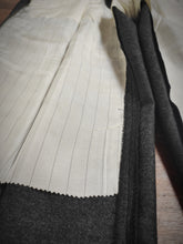 Afbeelding in Gallery-weergave laden, Façonnable costume croisé gris en laine et cachemire 46