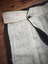 Afbeelding in Gallery-weergave laden, Façonnable costume croisé gris en laine et cachemire 46