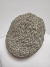 Charger l'image dans la galerie, Harris Tweed casquette plate en laine à chevrons 58