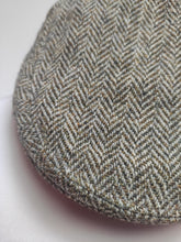 Charger l'image dans la galerie, Harris Tweed casquette plate en laine à chevrons 58