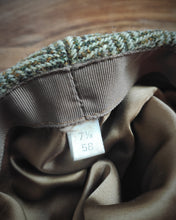 Charger l'image dans la galerie, Harris Tweed casquette plate en laine à chevrons 58