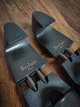 Charger l'image dans la galerie, Berluti Paris embauchoirs en bois noir pointure 8/42 FR Made in France