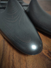 Charger l'image dans la galerie, Berluti Paris embauchoirs en bois noir pointure 8/42 FR Made in France