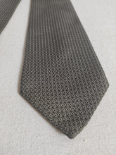 Charger l'image dans la galerie, Cravate kaki vintage en grenadine de soie Made in Italy