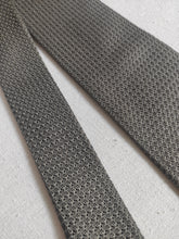 Charger l'image dans la galerie, Cravate kaki vintage en grenadine de soie Made in Italy