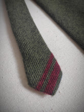 Charger l'image dans la galerie, Cravate club vintage 100% cachemire Made in Italy