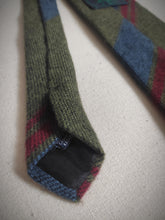 Charger l'image dans la galerie, Cravate club vintage 100% cachemire Made in Italy