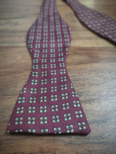 Charger l'image dans la galerie, Noeud papillon vintage bordeaux motif floral Made in Italy