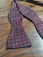 Charger l'image dans la galerie, Noeud papillon vintage bordeaux motif floral Made in Italy
