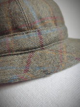 Charger l'image dans la galerie, Scott & Co Hatters X Old England chapeau tweed ghillie à carreaux 100% laine 55