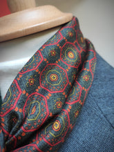 Charger l'image dans la galerie, Foulard vintage double face en cachemire laine et soie