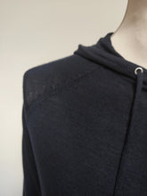 Charger l'image dans la galerie, Suitsupply sweat à capuche zippé en laine merinos bleu marine S/M
