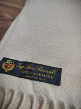 Charger l'image dans la galerie, Loro piana écharpe beige 100% cachemire Made in Italy