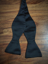 Carica l'immagine nel visualizzatore di Gallery, Polo Ralph Lauren bow tie & cummerbund set 100% silk Made in Italy