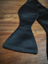 Carica l'immagine nel visualizzatore di Gallery, Polo Ralph Lauren bow tie & cummerbund set 100% silk Made in Italy