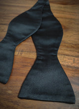 Carica l'immagine nel visualizzatore di Gallery, Polo Ralph Lauren bow tie & cummerbund set 100% silk Made in Italy