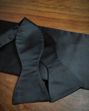 Carica l'immagine nel visualizzatore di Gallery, Polo Ralph Lauren bow tie & cummerbund set 100% silk Made in Italy