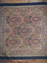 Lade das Bild in den Galerie-Viewer, Drake's carré foulard vintage 100% soie à motif floral Made in England